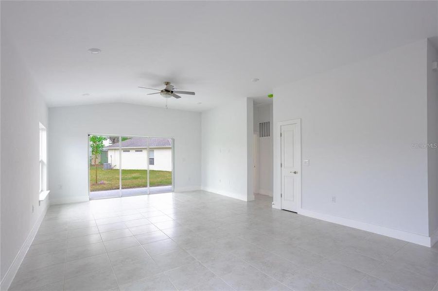 Spacious, unfurnished interior of a new home in , Port Charlotte (Image 19).