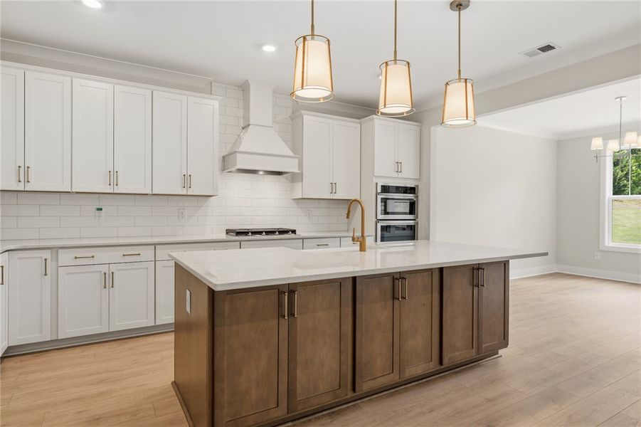 A well-appointed kitchen showcasing a central isla
