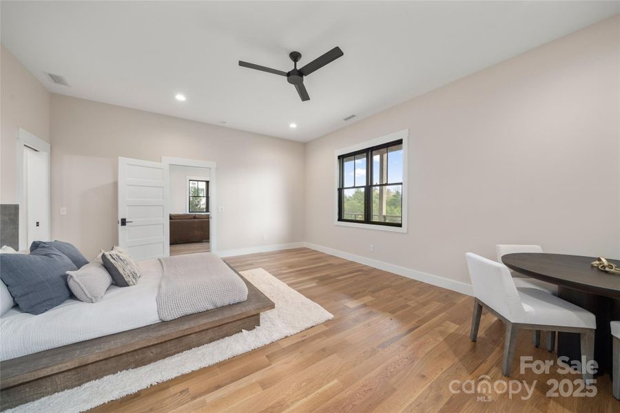 Lower bedroom/office Lower bedroom/office