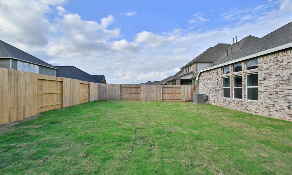 Exterior details and patio area of a home in Brookewater, Rosenberg (Image 21).
