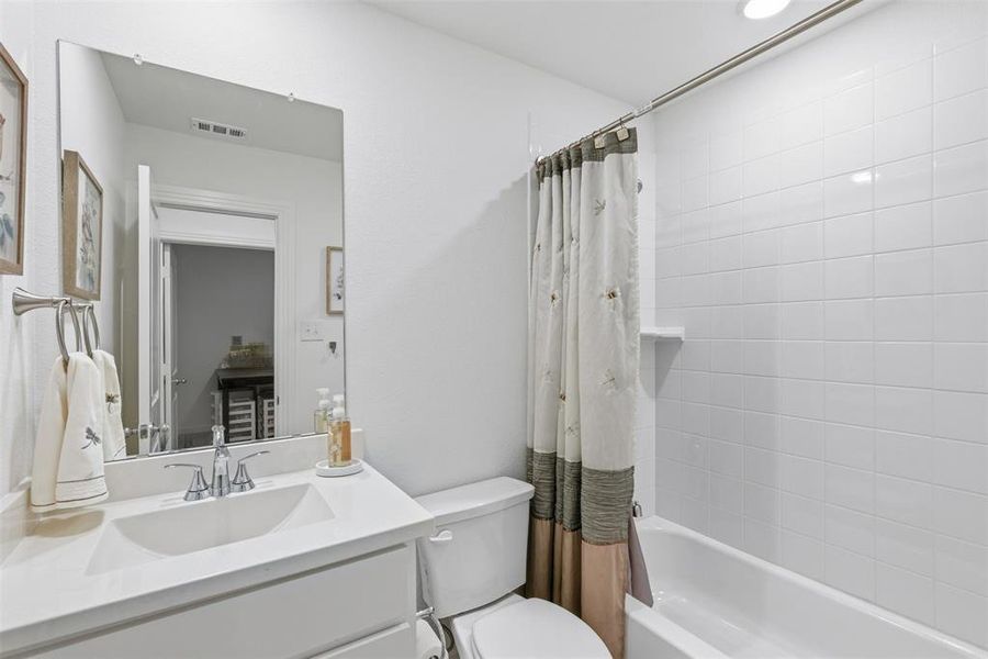 Furnished interior view inside a new home in Heartland, Heartland (Image 10).