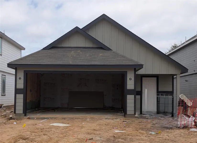 Front exterior of a new home in Cliffstone Hills, Conroe, TX, highlighting curb appeal (Image 1). Front exterior of a new home in Cliffstone Hills, Conroe, TX, highlighting curb appeal (Image 1).
