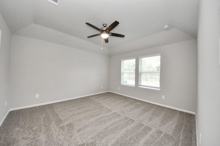 Spacious, unfurnished interior of a new home in , Tomball (Image 23).