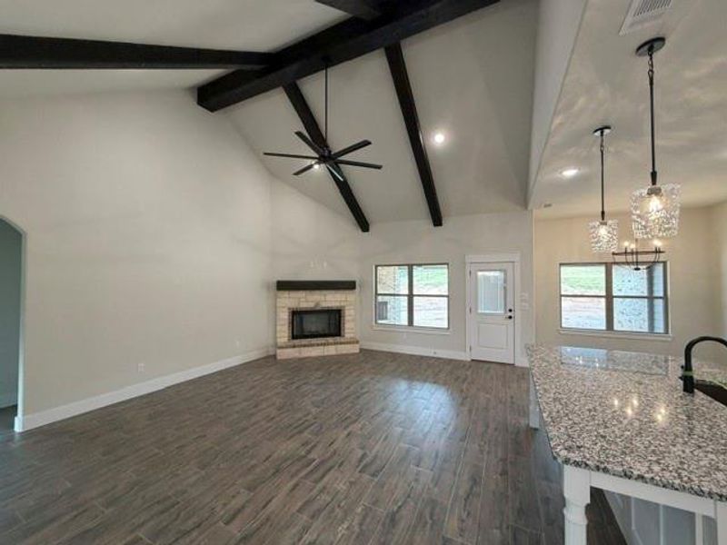 Spacious, unfurnished interior of a new home in , Reno (Image 14).