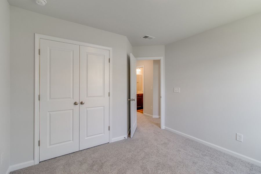 Spacious, unfurnished interior of a new home in Bluefield, Lexington (Image 29).