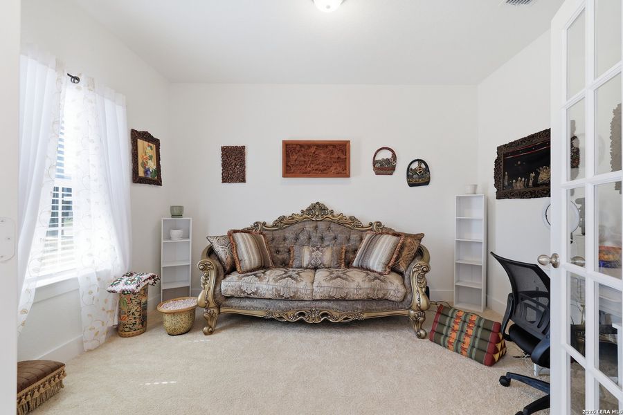 Furnished interior view inside a new home in , Seguin (Image 11).