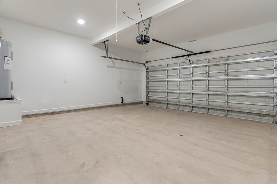 Spacious, unfurnished interior of a new home in Oak Hollow, Crestview (Image 26).