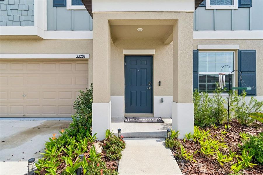 Exterior details and patio area of a home in , Land O' Lakes (Image 3).