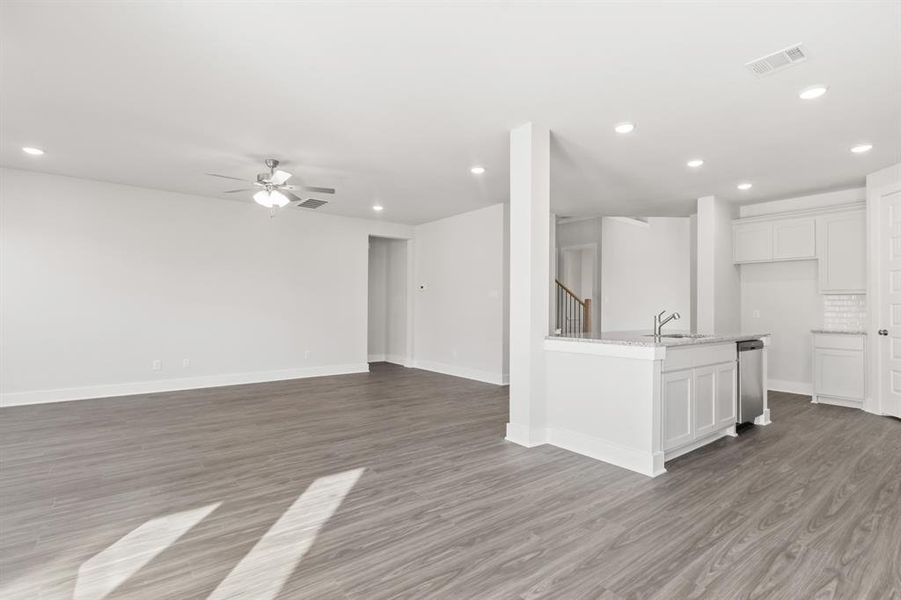 Spacious, unfurnished interior of a new home in , Garland (Image 31).
