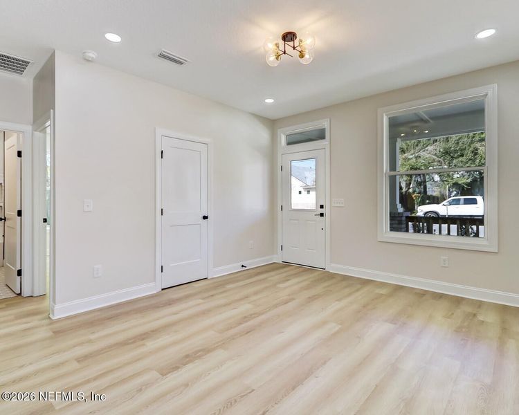 Spacious, unfurnished interior of a new home in , Jacksonville (Image 39).