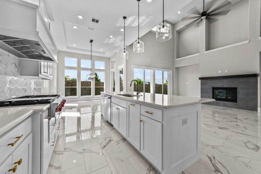 Representative furnished interior of a home built from the Venetian by Landon Homes in Signature 74s, Frisco (Image 9).