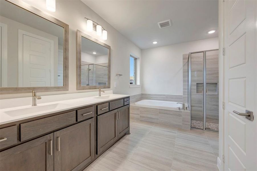 Furnished interior view inside a new home in Myrtle Creek, Waxahachie (Image 13). Furnished interior view inside a new home in Myrtle Creek, Waxahachie (Image 13).