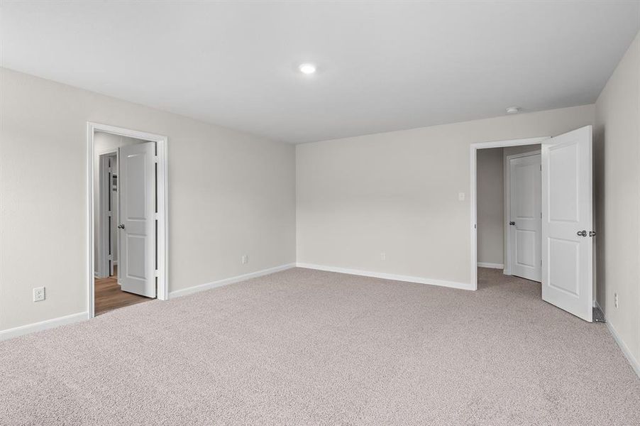 Spacious, unfurnished interior of a new home in College Park, Dallas (Image 15).