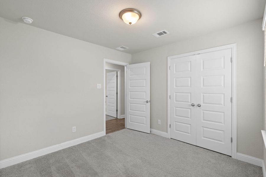 Spacious, unfurnished interior of a new home in Sunterra, Katy (Image 29).