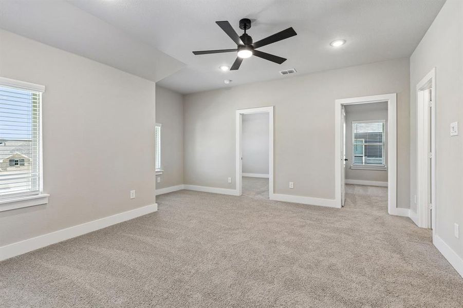 Spacious, unfurnished interior of a new home in Painted Tree Woodland West, McKinney (Image 24).