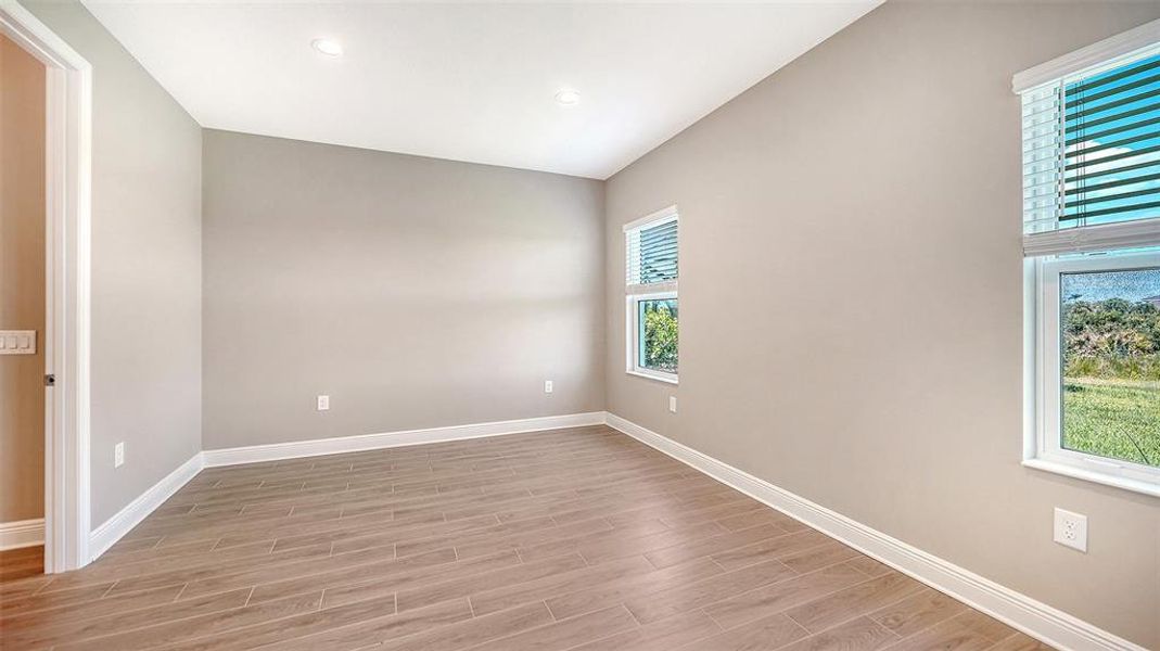 Spacious, unfurnished interior of a new home in Palmera, Venice (Image 25). Spacious, unfurnished interior of a new home in Palmera, Venice (Image 25).