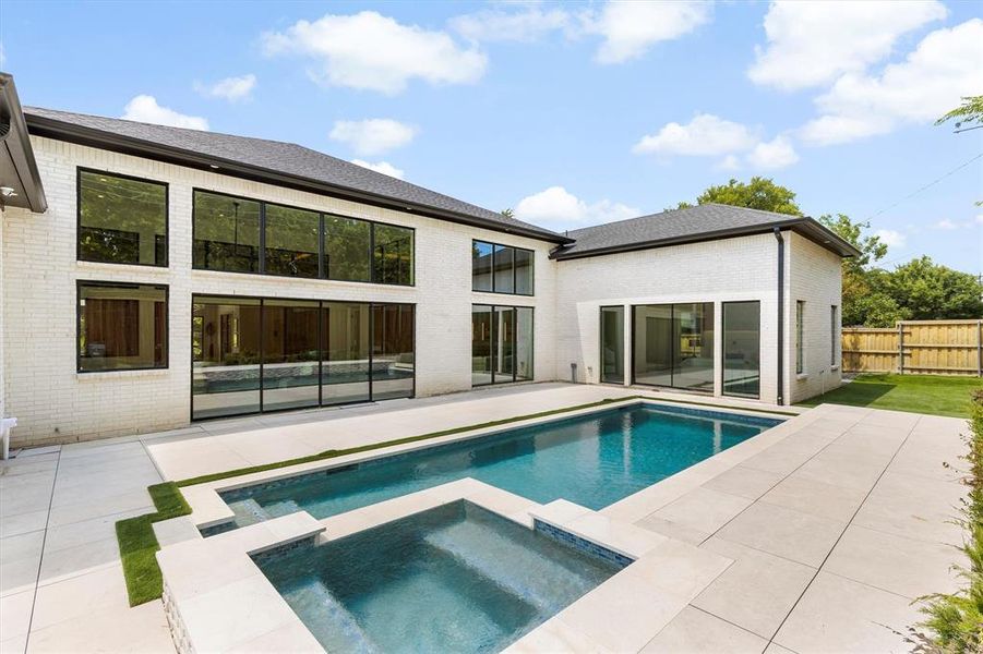 Exterior details and patio area of a home in , Dallas (Image 3).