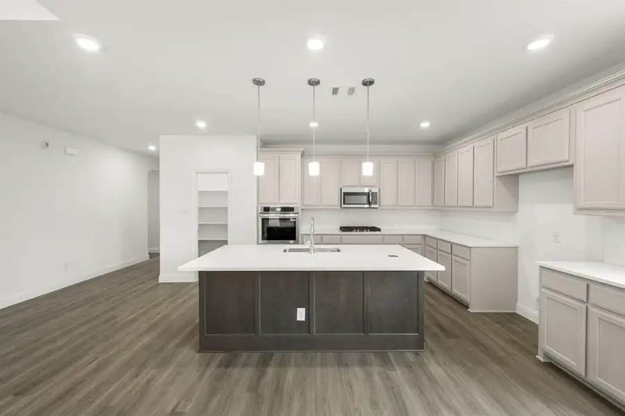 732 Brozgold- Kitchen-2