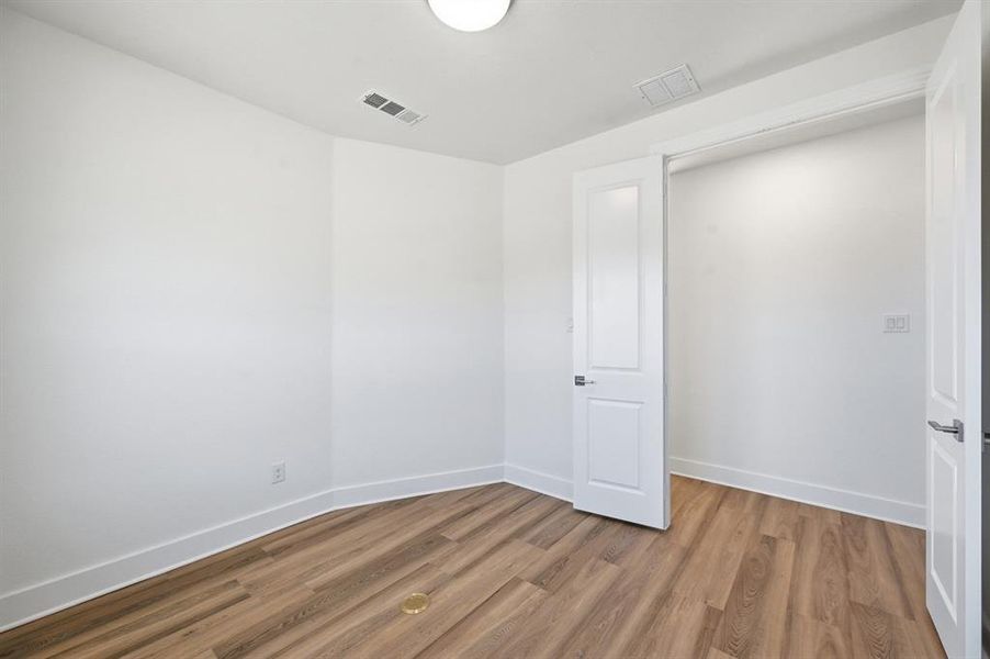 Spacious, unfurnished interior of a new home in Aster Park, McKinney (Image 17).