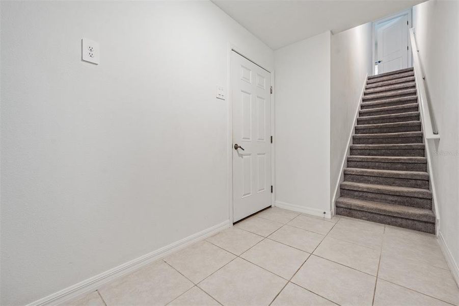 Spacious, unfurnished interior of a new home in , Tampa (Image 35).