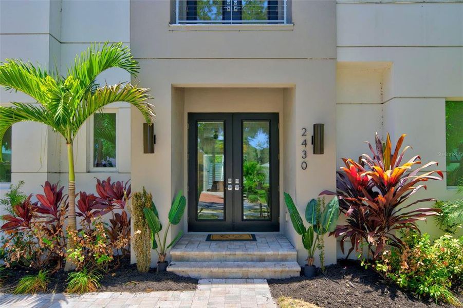 Exterior details and patio area of a home in , Sarasota (Image 30).