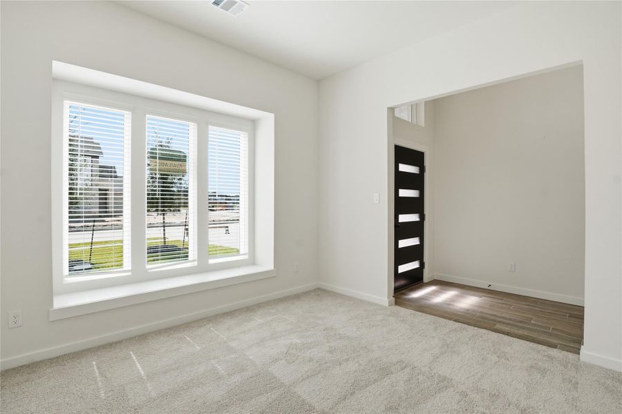 Spacious, unfurnished interior of a new home in Foxtail Palms, Manvel (Image 26).