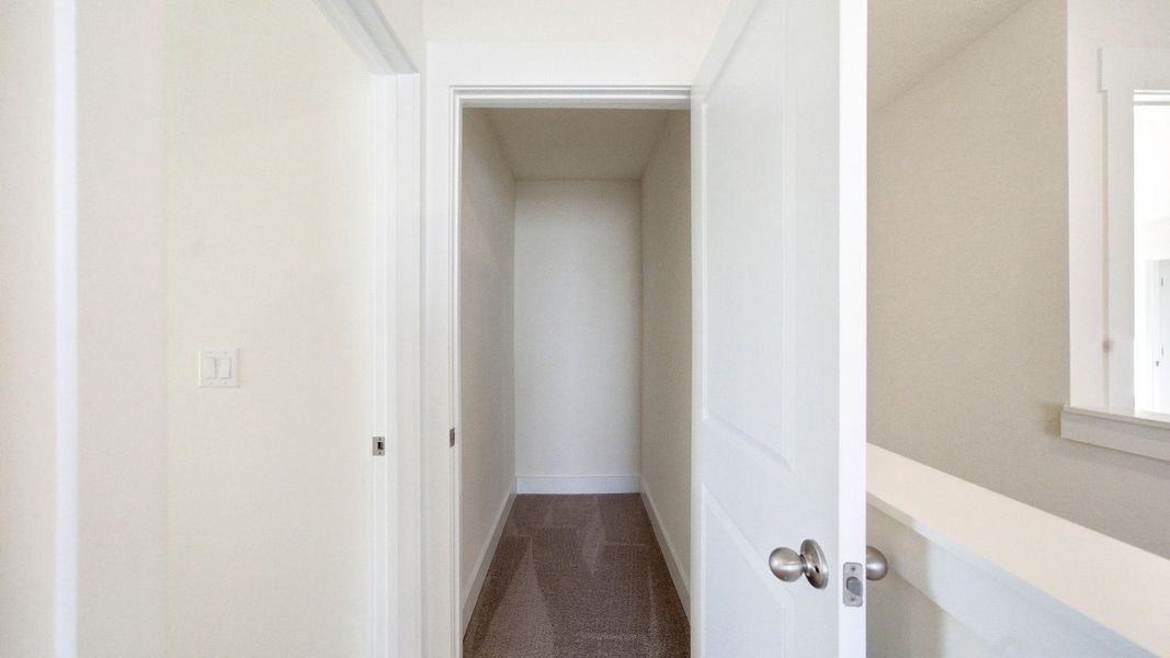 Spacious, unfurnished interior of a new home in Fieldcrest Acres, Blountville (Image 30).