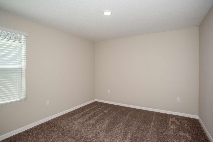 Spacious, unfurnished interior of a new home in Villa Mar, Winter Haven (Image 24).