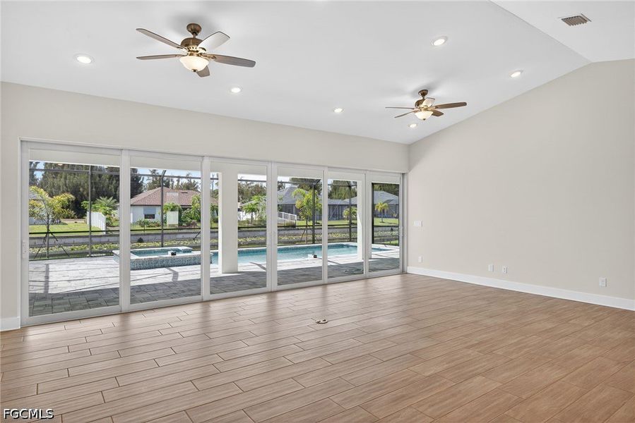 Spacious, unfurnished interior of a new home in Cape Coral, Cape Coral (Image 29).