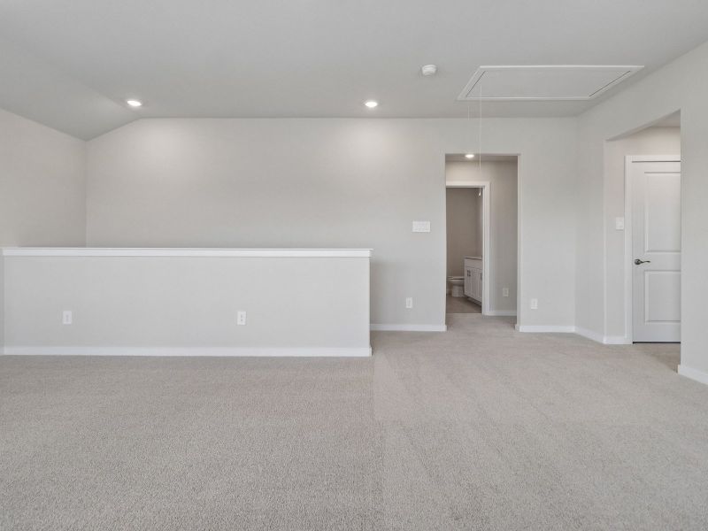 Spacious, unfurnished interior of a new home in Cibolo Hills West - Spring Series, Fort Worth (Image 21).