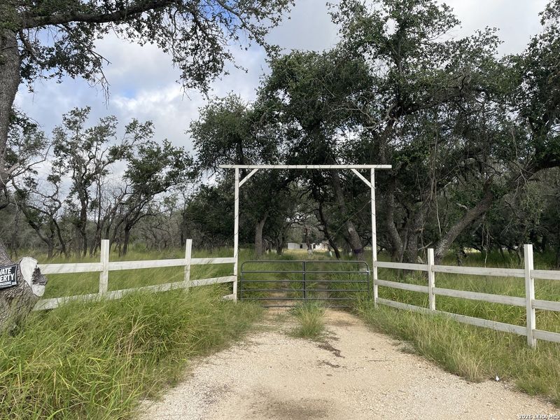 Natural landscape and outdoor views near in Devine (Image 4). Natural landscape and outdoor views near in Devine (Image 4).