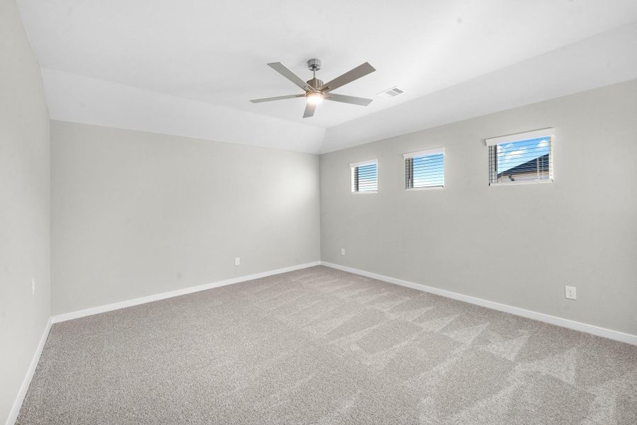 Spacious, unfurnished interior of a new home in Briarwood Crossing, Rosenberg (Image 21).