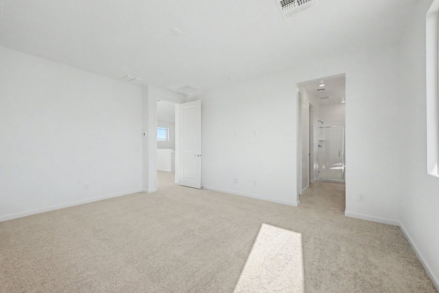 Spacious, unfurnished interior of a new home in Frontera, Surprise (Image 9).