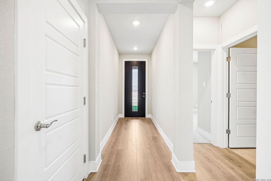 Spacious, unfurnished interior of a new home in Carmel Ranch, Schertz (Image 40).