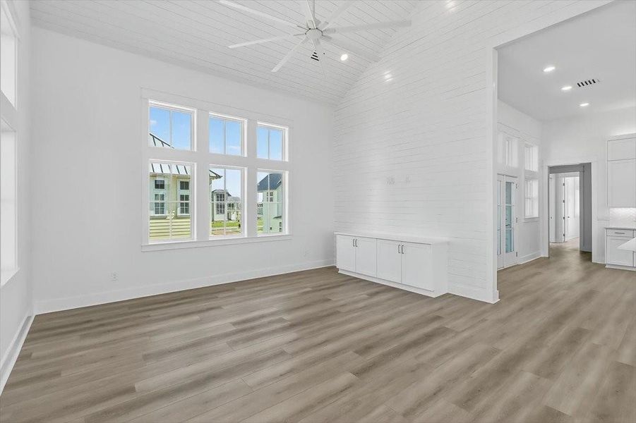 Spacious, unfurnished interior of a new home in , Port Aransas (Image 31).