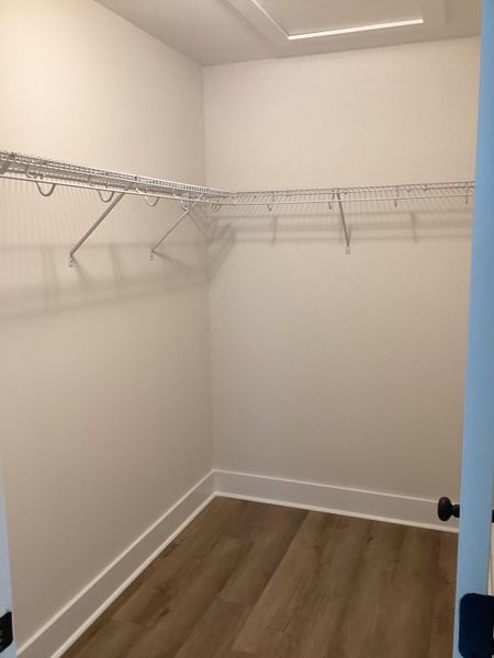 Spacious, unfurnished interior of a new home in , Hollywood (Image 9).