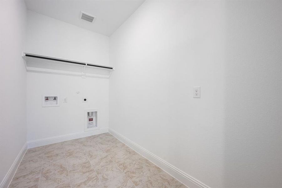 Spacious, unfurnished interior of a new home in South Oak 60s, Lakewood Village (Image 28). Spacious, unfurnished interior of a new home in South Oak 60s, Lakewood Village (Image 28).