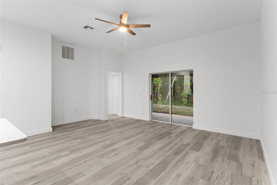 Spacious, unfurnished interior of a new home in , Lakeland (Image 33).