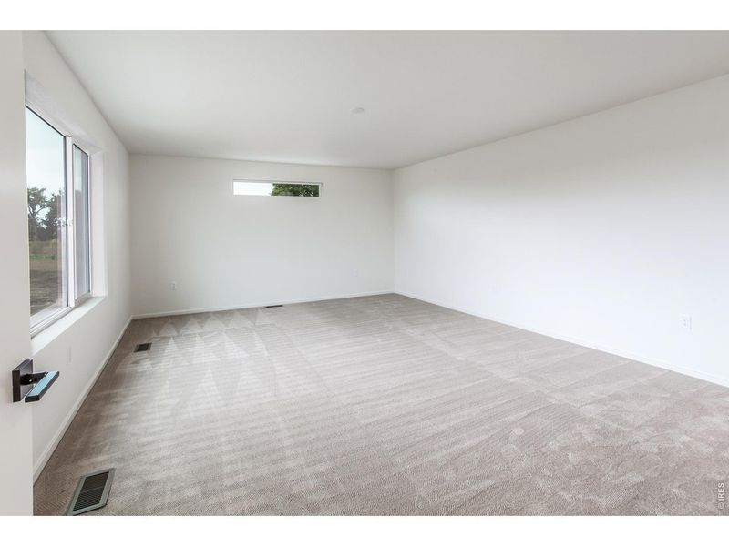 Spacious, unfurnished interior of a new home in , Fort Collins (Image 35).