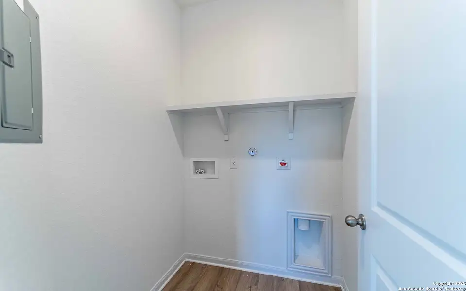 Image 12 of a home in Hennersby Hollow. Image 12 of a home in Hennersby Hollow.