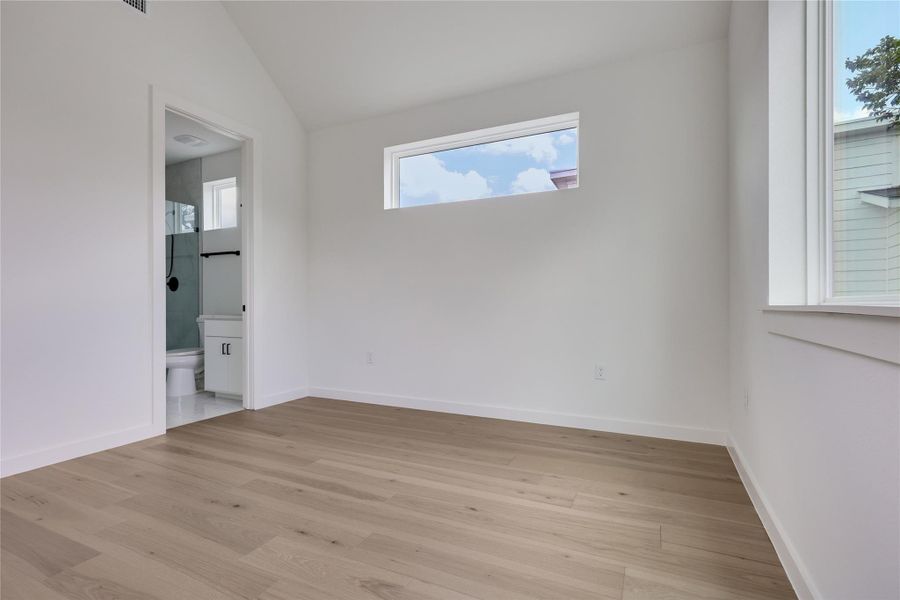 Spacious, unfurnished interior of a new home in , Austin (Image 14).