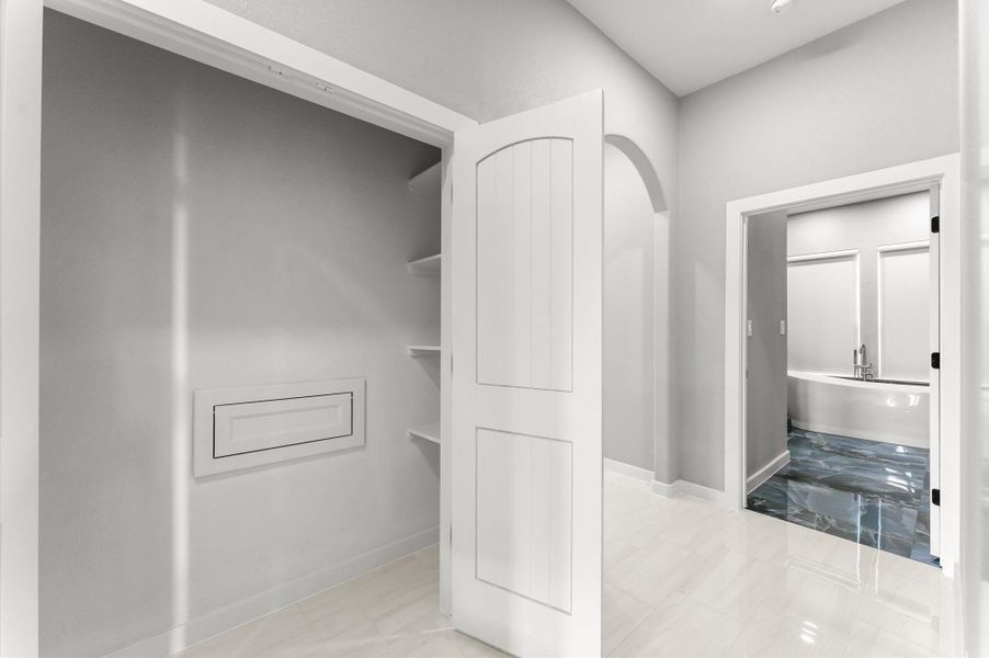 Spacious, unfurnished interior of a new home in , Rosharon (Image 42).