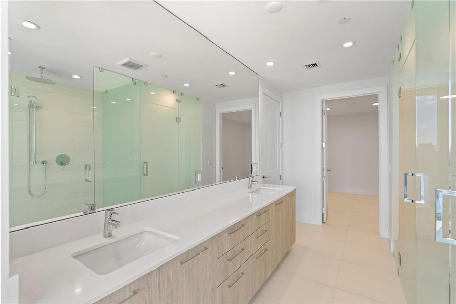 Furnished interior view inside a new home in , Fort Lauderdale (Image 7).