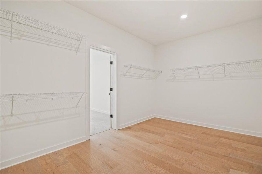 Spacious, unfurnished interior of a new home in , Gainesville (Image 32).