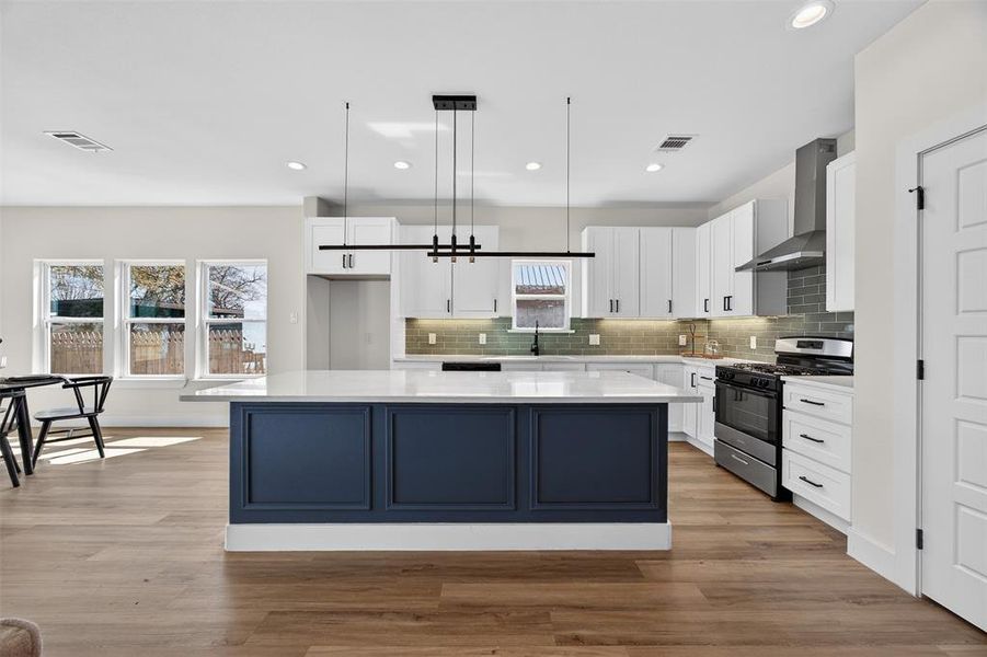 Furnished interior view inside a new home in , Fort Worth (Image 5).