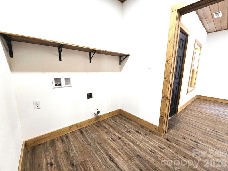 Spacious, unfurnished interior of a new home in , Murphy (Image 19).