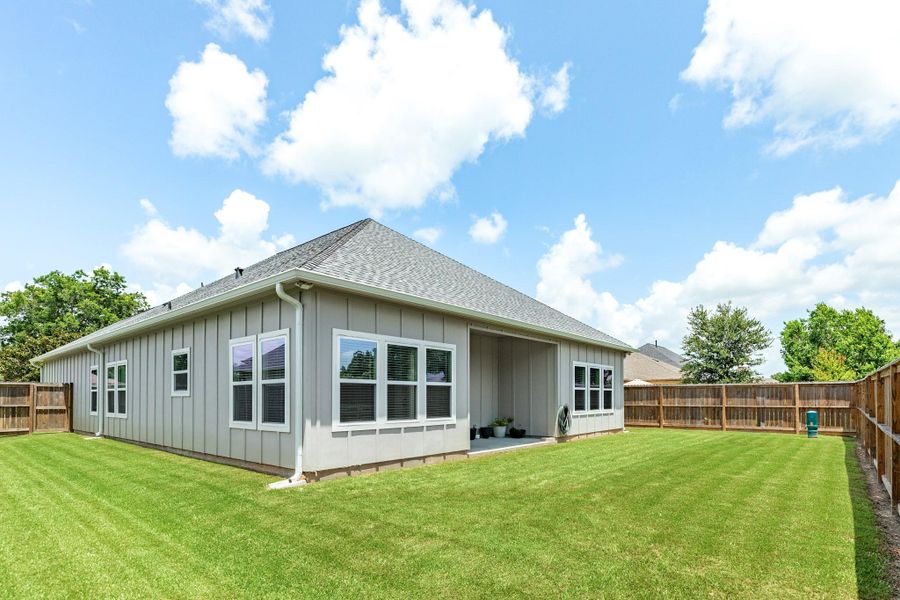Exterior details and patio area of a home in , West Columbia (Image 3).