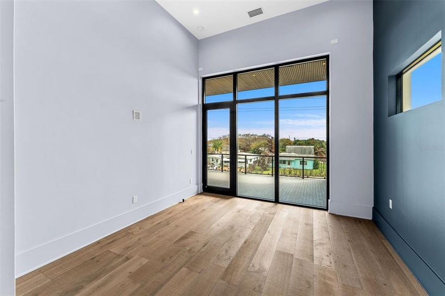 Spacious, unfurnished interior of a new home in , New Smyrna Beach (Image 27).