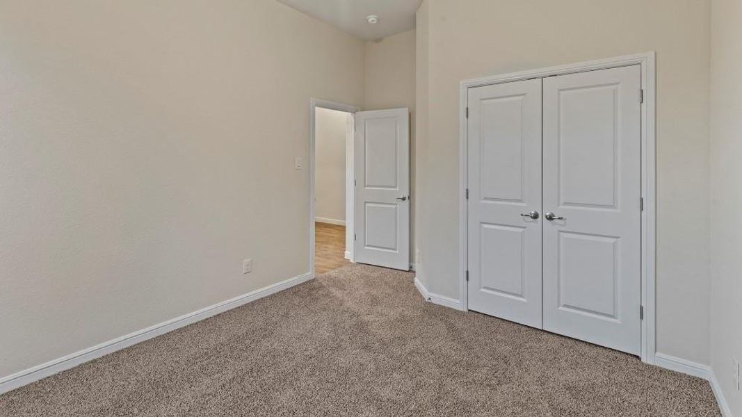 Spacious, unfurnished interior of a new home in Lakeview Pointe, Grand Prairie (Image 30).