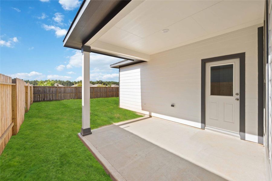 Exterior details and patio area of a home in Magnolia Springs, Montgomery (Image 3).